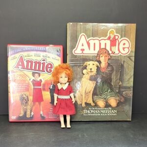 vintage 1982 Knickerbocker World of Annie miniature doll, matching book, a DVD